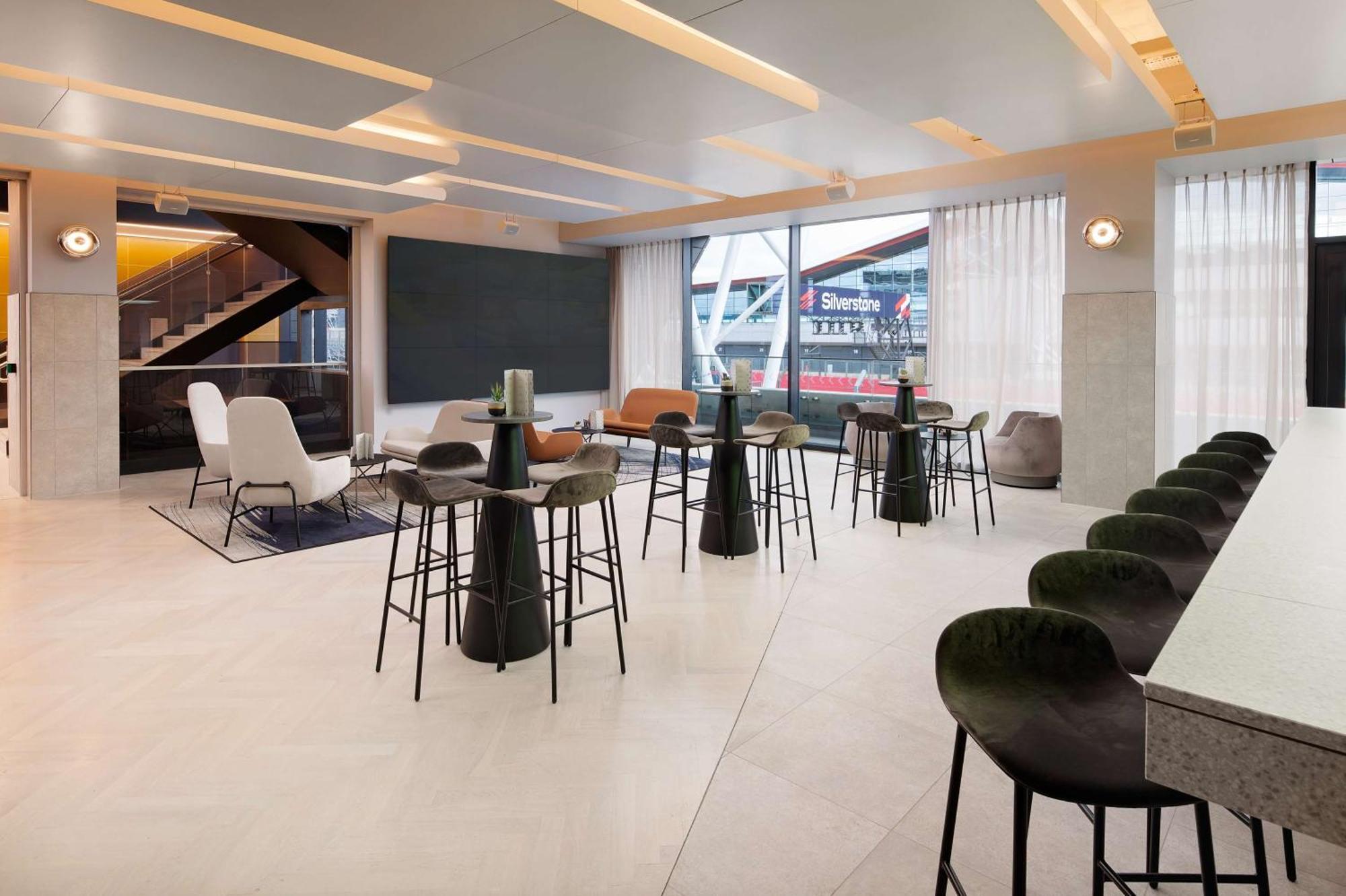 Hilton Garden Silverstone 4*
